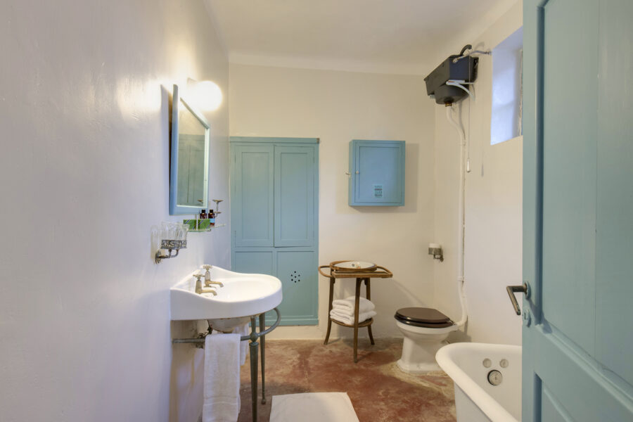 Ilios Private Island Retreat - Ottoman Building Cycladic Court Cottage Bathroom
