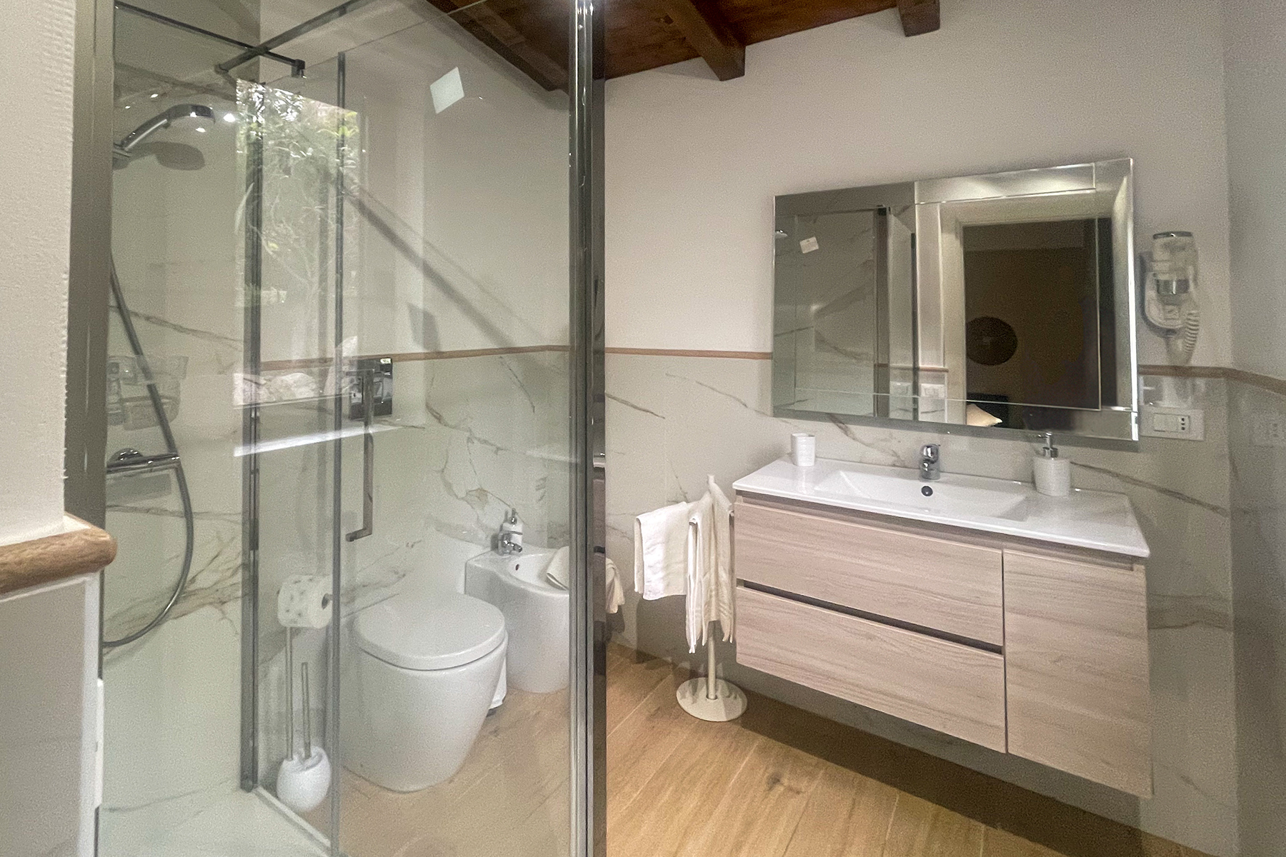 Villa Giardini del Principe - Twin Bedroom Ensuite Bathroom