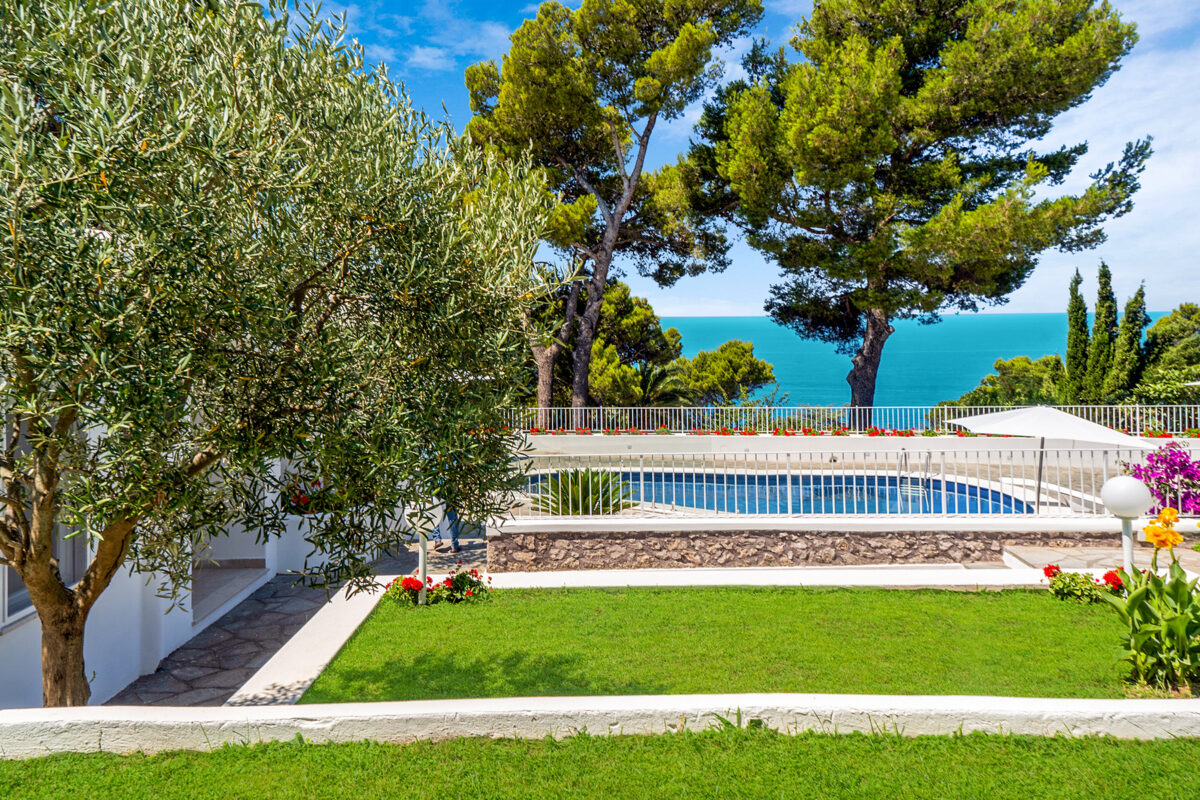 Villa Geranio Capri - Garden and Pool