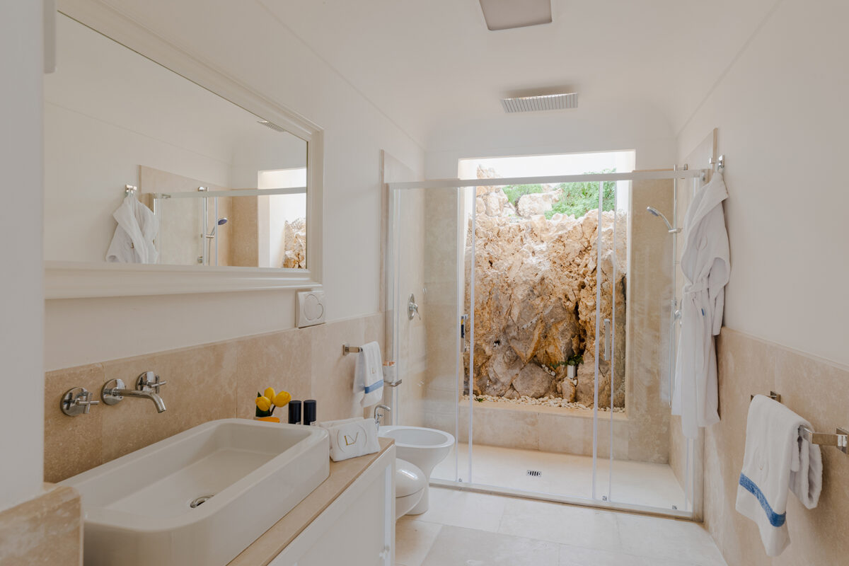 Villa Geranio Capri - Master Bedroom - Ensuite Bathroom