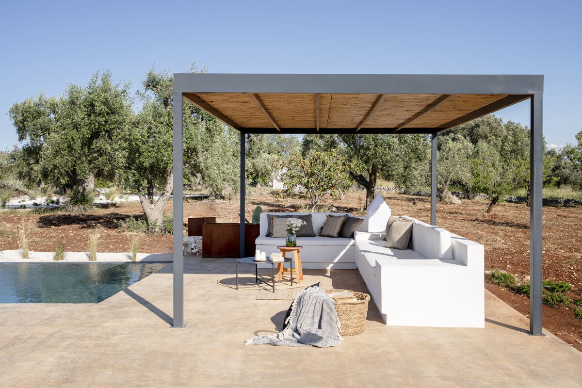 Villa Gaia - Sitting Area and Pool