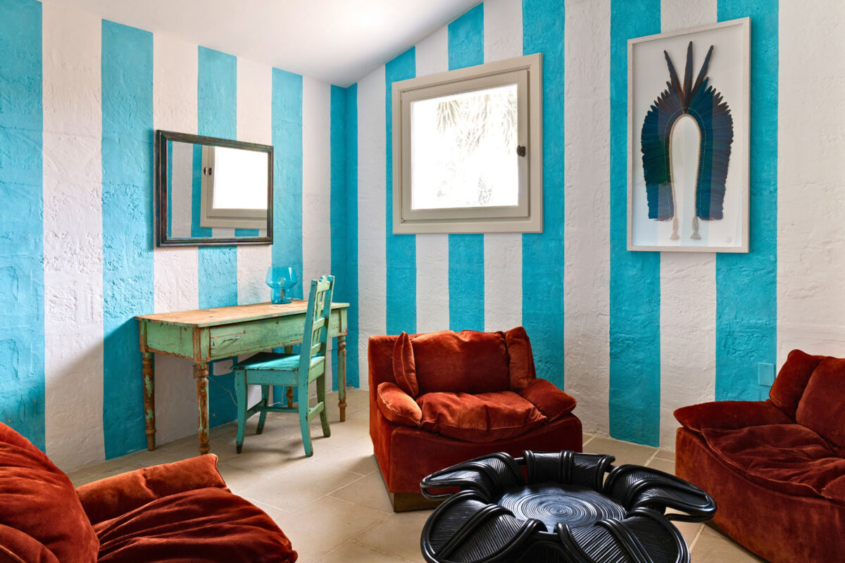 Torre Carpignano - Teal White Living Room