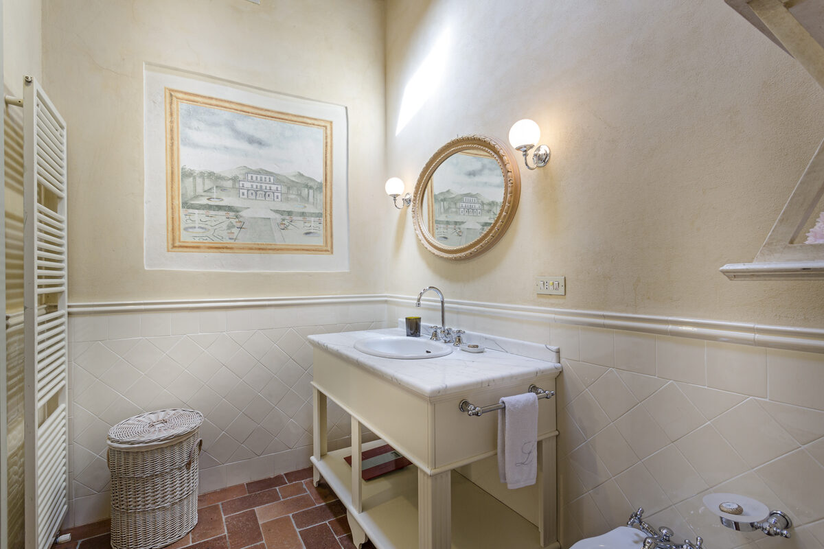 Villa Cosimo - Twin Bedroom - Ensuite Bathroom