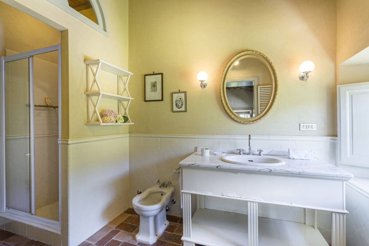Villa Cosimo - Double Bedroom - Ensuite Bathroom