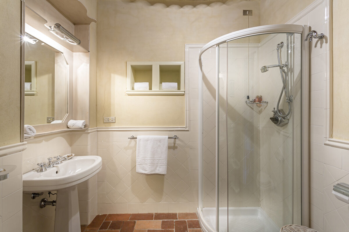 Villa Cosimo - Double Bedroom - Ensuite Bathroom
