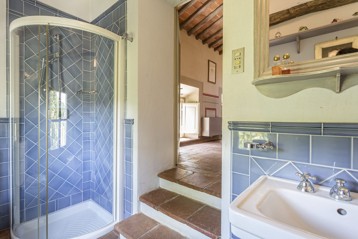 Villa Cosimo - Twin Bedroom - Ensuite Bathroom
