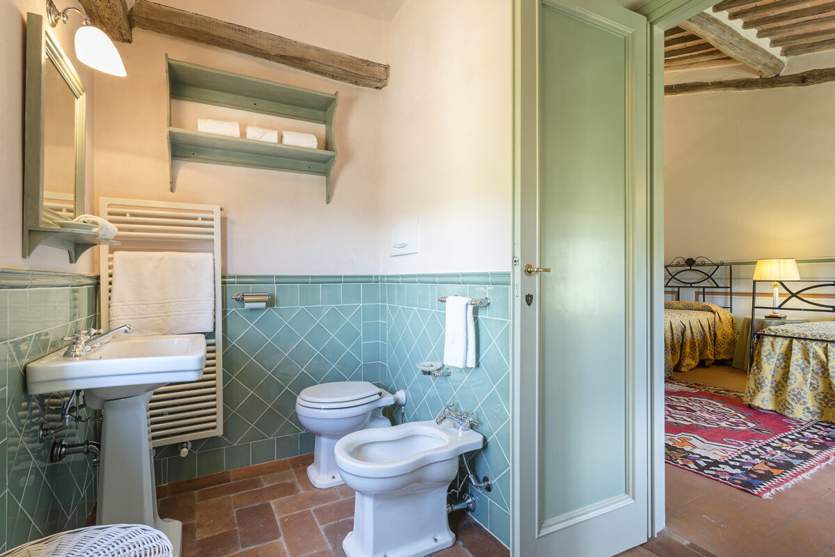 Villa Cosimo - Twin Bedroom - Ensuite Bathroom