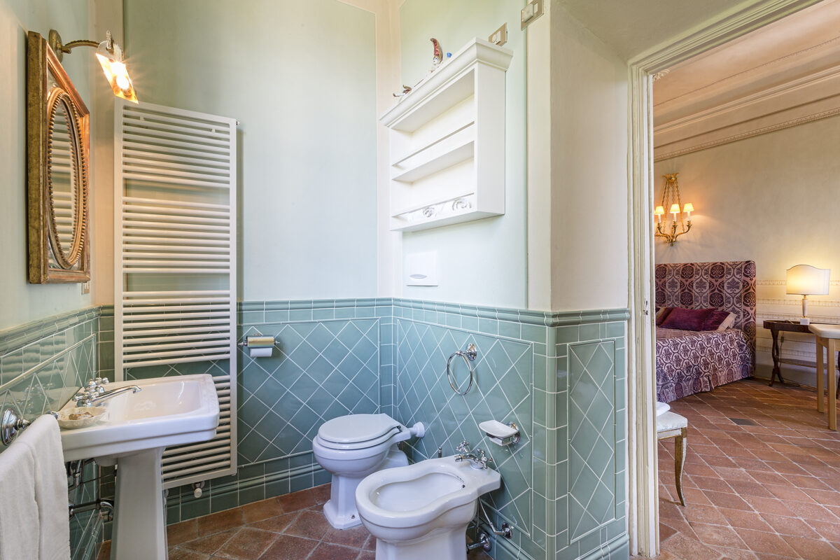 Villa Cosimo - Double Bedroom - Ensuite Bathroom