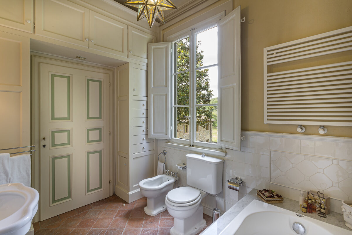 Villa Cosimo - Double Bedroom - Ensuite Bathroom
