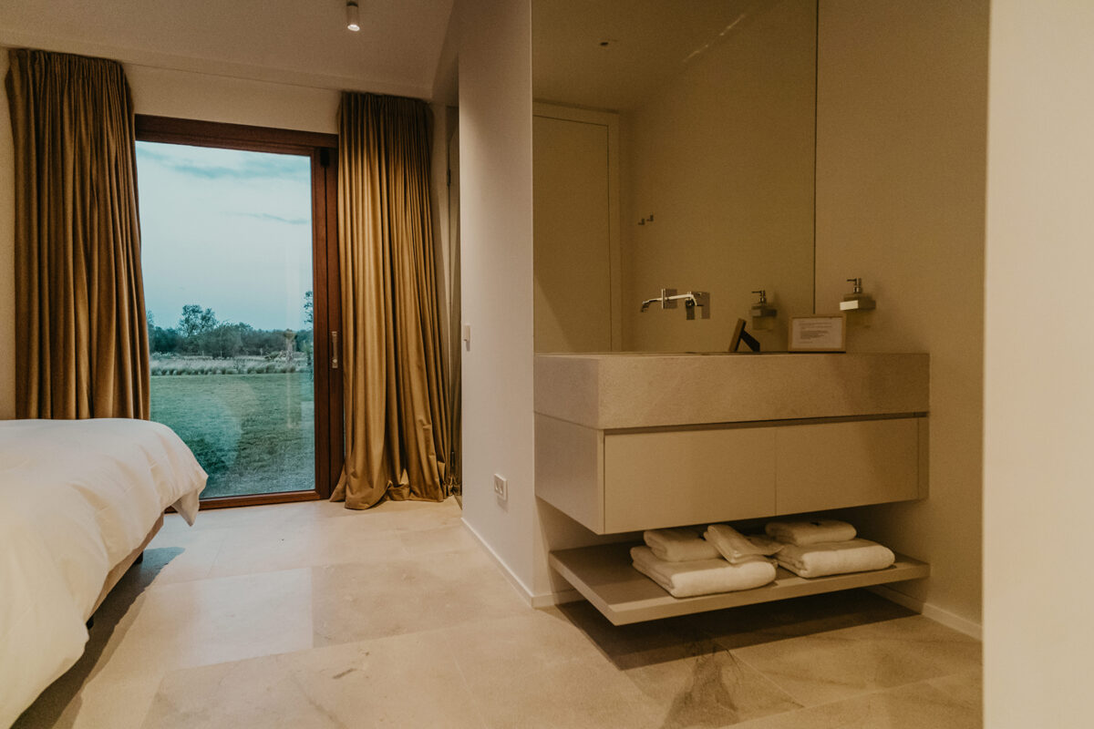 Finca Maya - Bedroom - Ensuite Bath Area