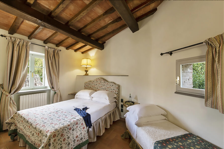 Castello Bonaparte - Main House -7 Flowers Triple Bedroom