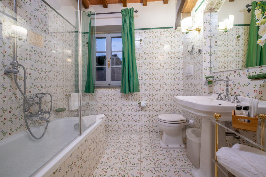 Castello Bonaparte - Main House -7 Flowers Triple Bedroom Ensuit