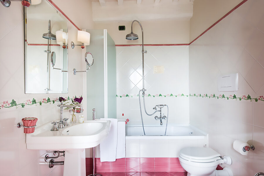 Castello Bonaparte - Main House -Geranium Double Bedroom - Ensuite Bathroom