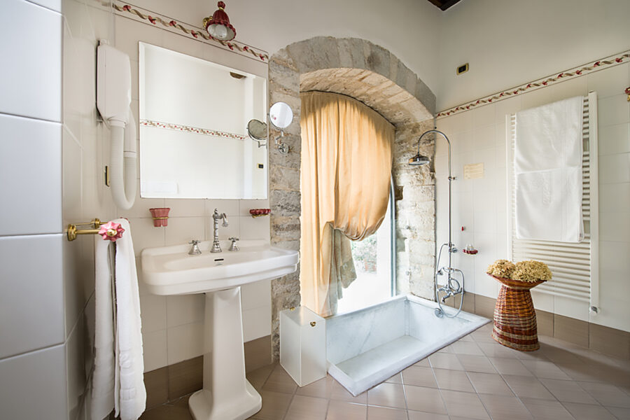 Castello Bonaparte - Main House - Periwinkle Double Bedroom - Ensuite Bathroom