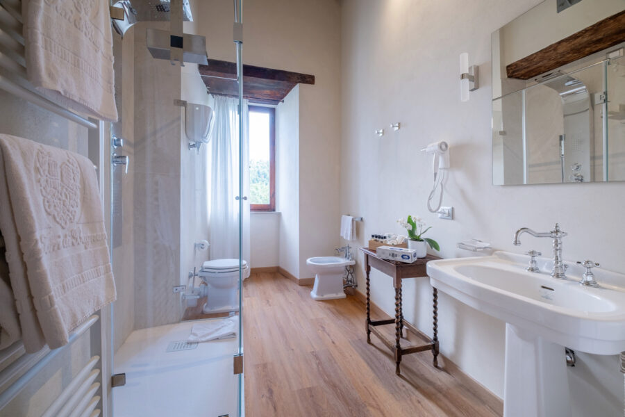 Castello Bonaparte - Tower Palace - The Princess Suite - Ensuite Bathroom