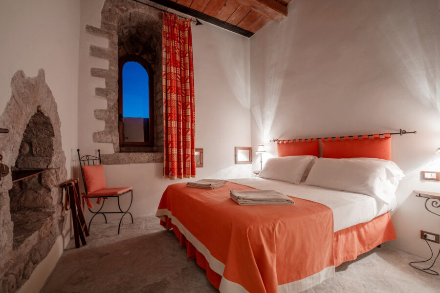 Castello Bonaparte - Tower Palace - The Knight Lower Bedroom