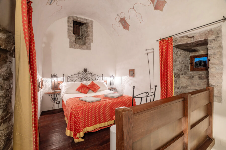 Castello Bonaparte - Tower Palace - The Knight Upper Bedroom