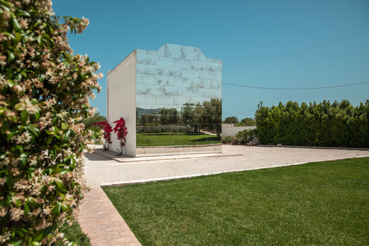 Masseria Gran Vista Fasano - Reflective Wall on Building in Gard