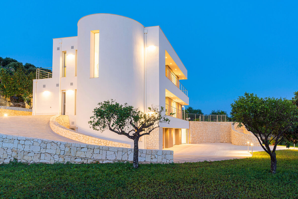 Villa Capo Murro - Exterior at Dusk