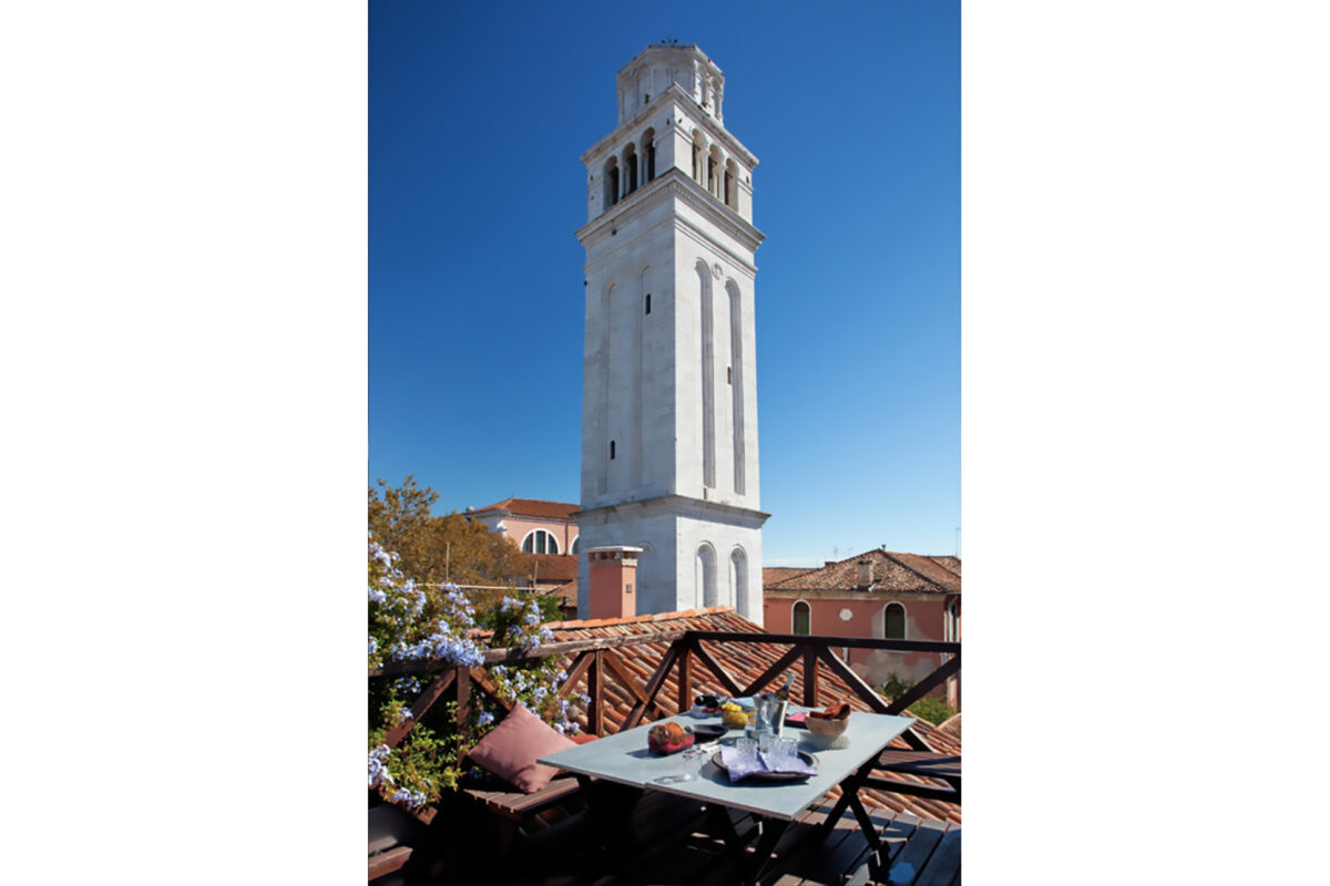 Ponte San Pietro Venezia - Exterior - White Tower