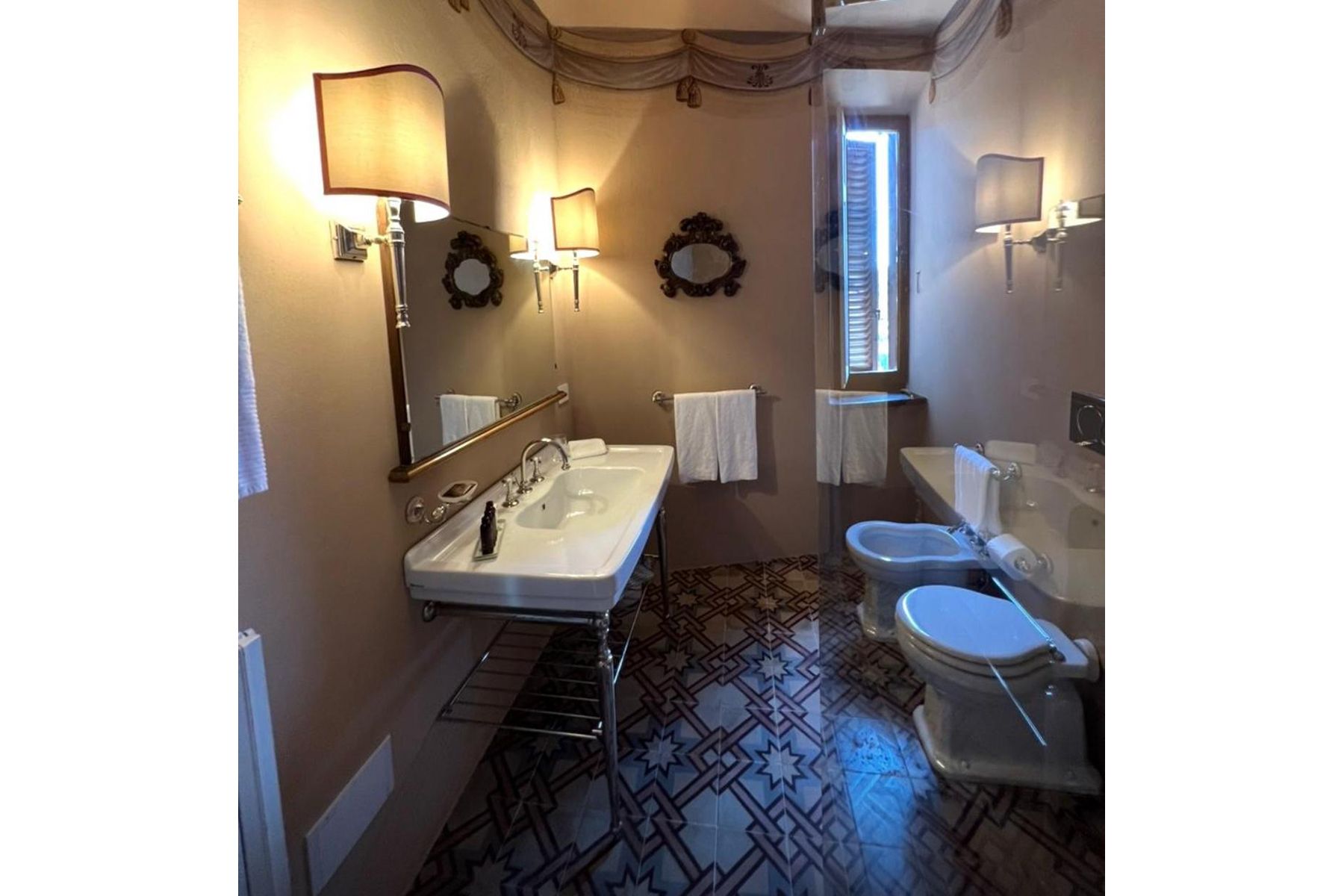 Villa Colle - Bathroom - Second Floor