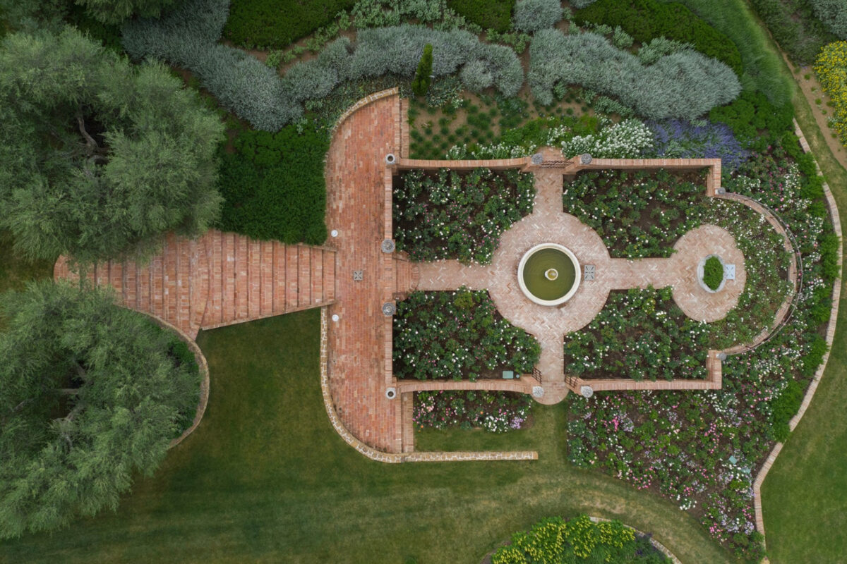 Relais Bartolomeo - Exterior - Gardens + Fountain