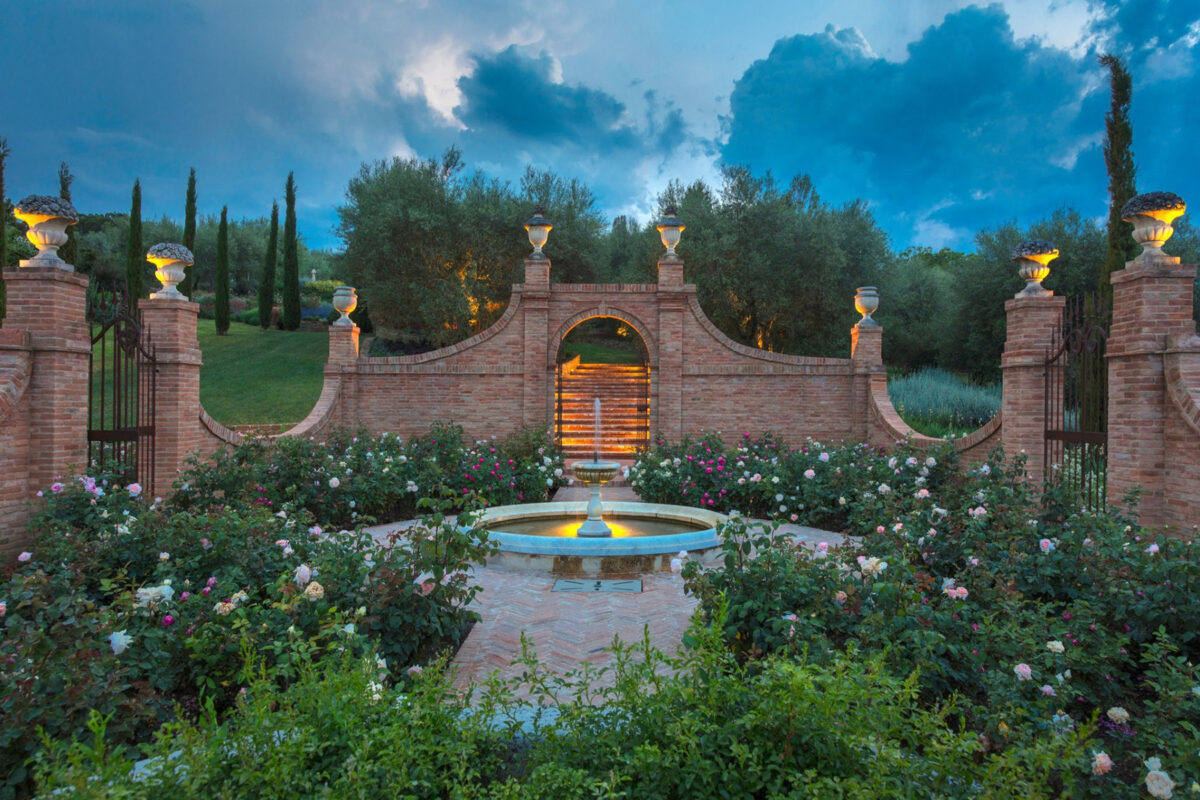 Relais Bartolomeo - Exterior - Gardens + Fountain