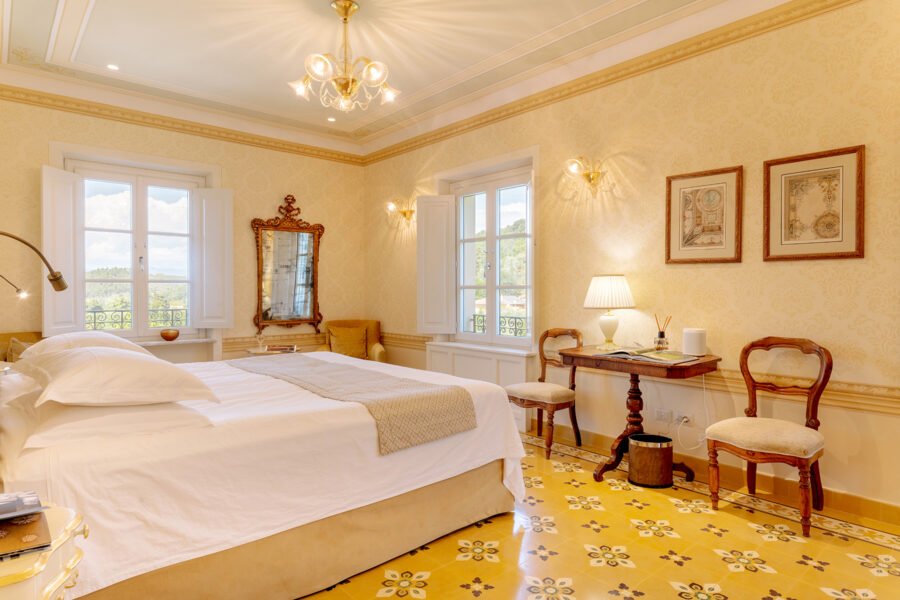 Villa Vorno - Yellow Bedroom