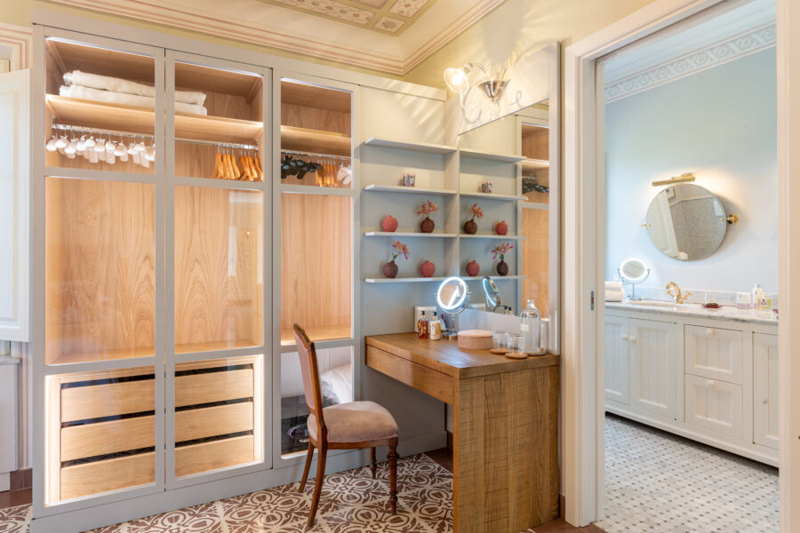 Villa Vorno - Pink Bedroom Dressing