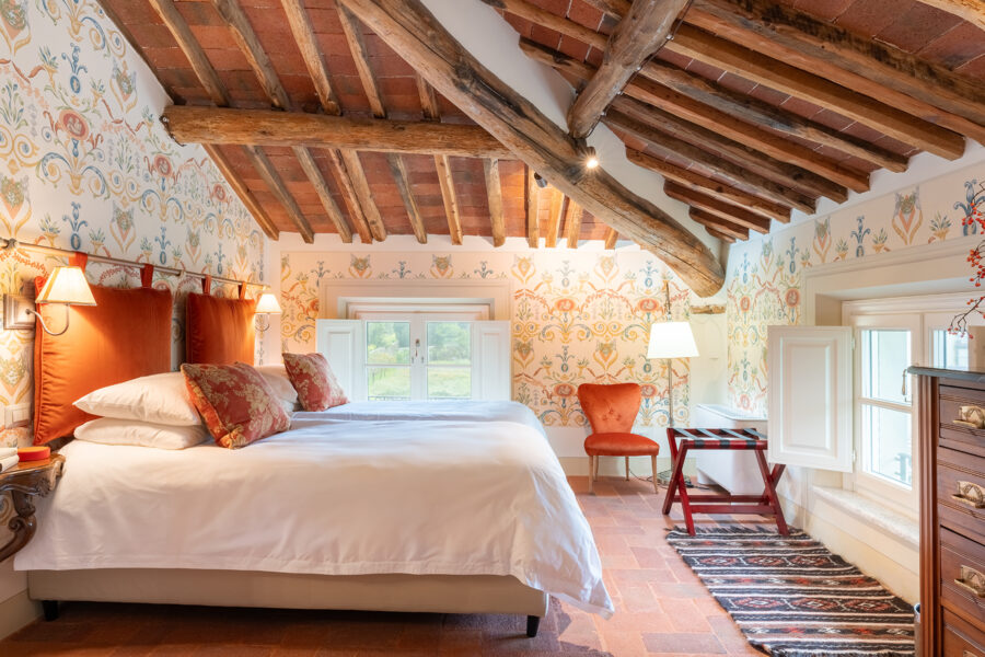 Villa Vorno - Red Bedroom