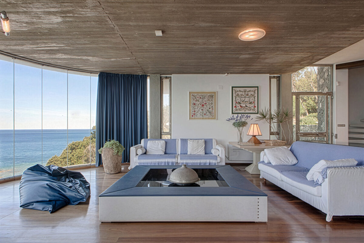 Villa Rosignano Sea Front - Living Room