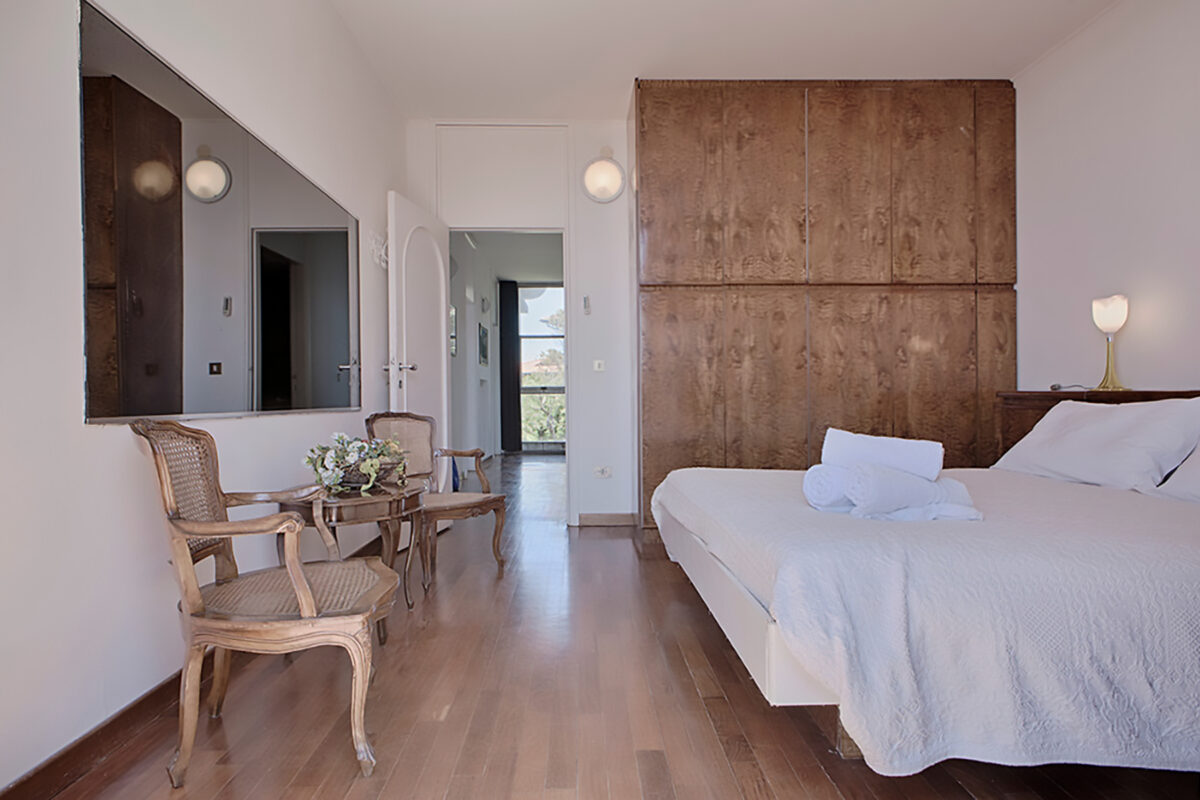 Villa Rosignano Sea Front - Double Bedroom