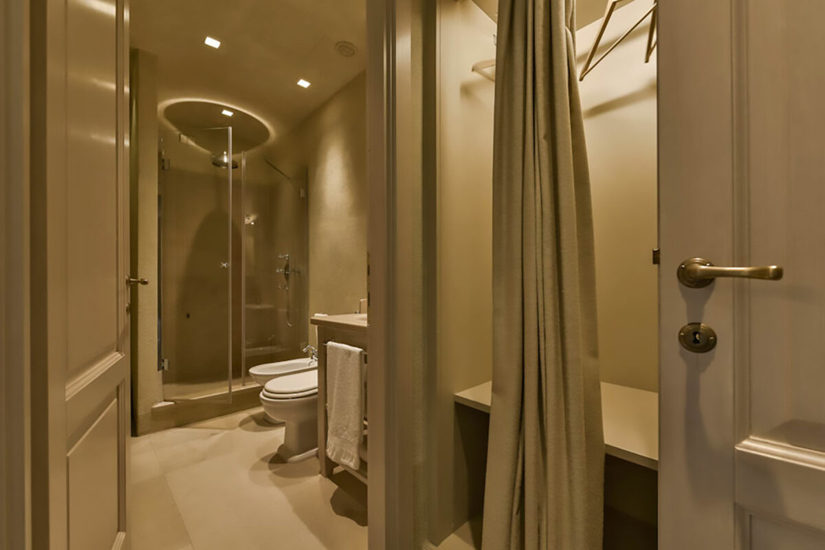 Castel di Pietra - Twin Bedroom Ensuite Bathroom