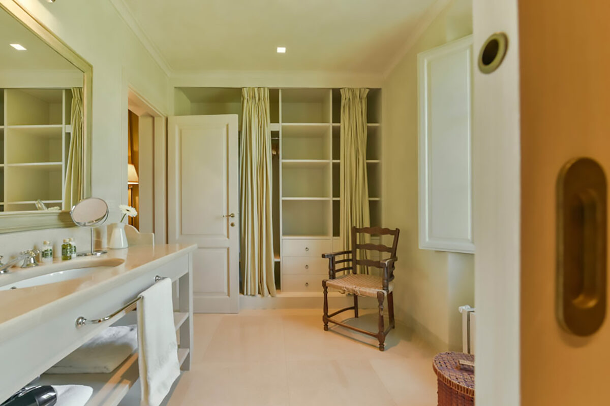 Castel di Pietra - Double Bedroom Ensuite Bathroom